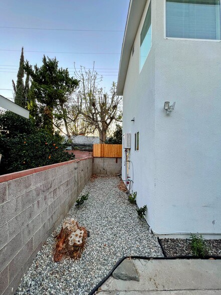 Building Photo - 6731 Amigo Ave