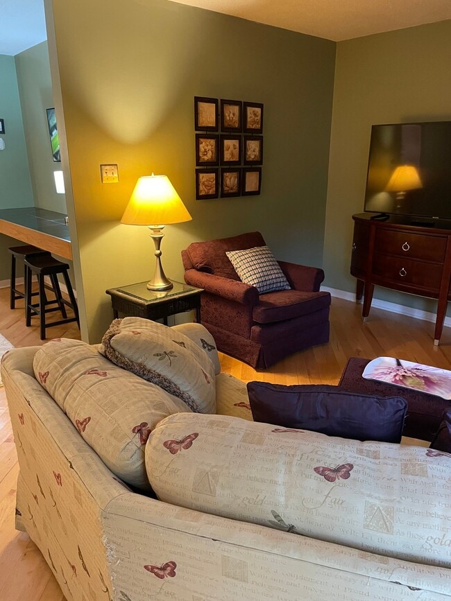 Building Photo - 62 Fernwood Ln