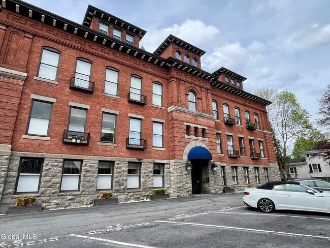 Building Photo - 77 Van Dam St