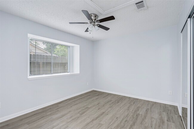 Building Photo - 2527 Silver Trumpet Dr