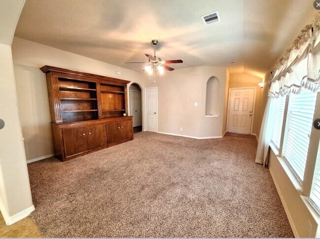 Building Photo - 6207 Lovage Ave
