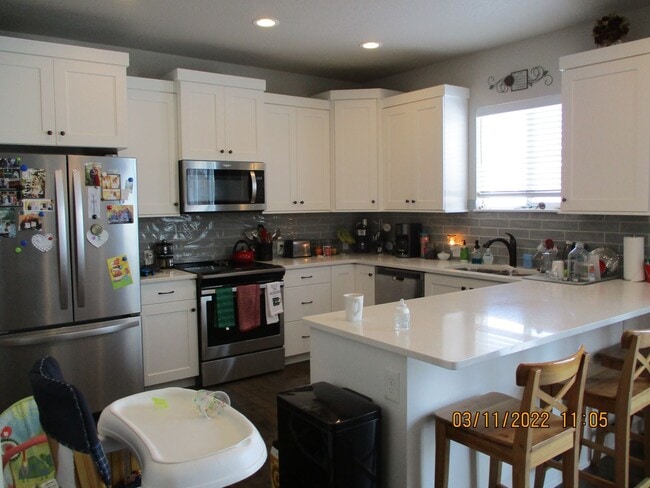Building Photo - Spacious, Pet Friendly 3-Bedroom Townhome ...