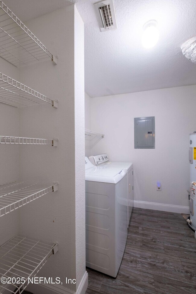 Building Photo - 10075 Gate Pkwy N