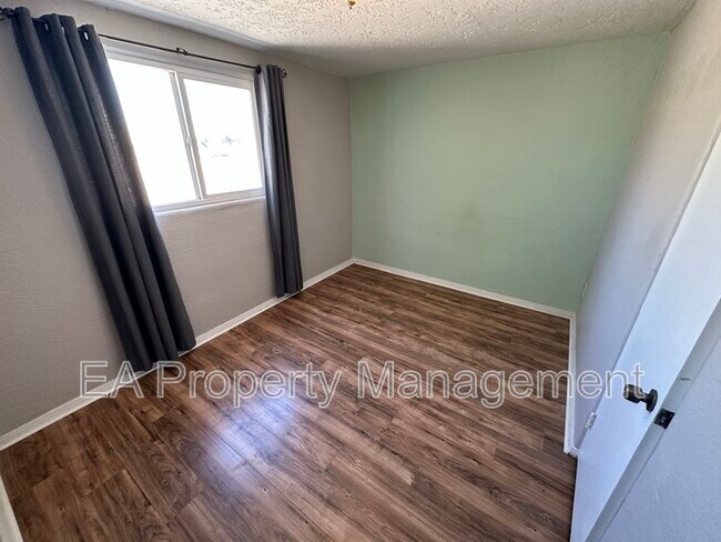 Building Photo - 3524 Cuervo Dr NE