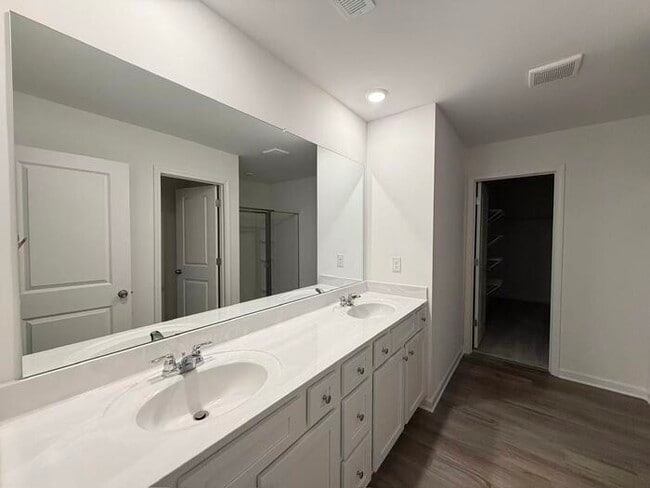 Building Photo - 105 Elijah St