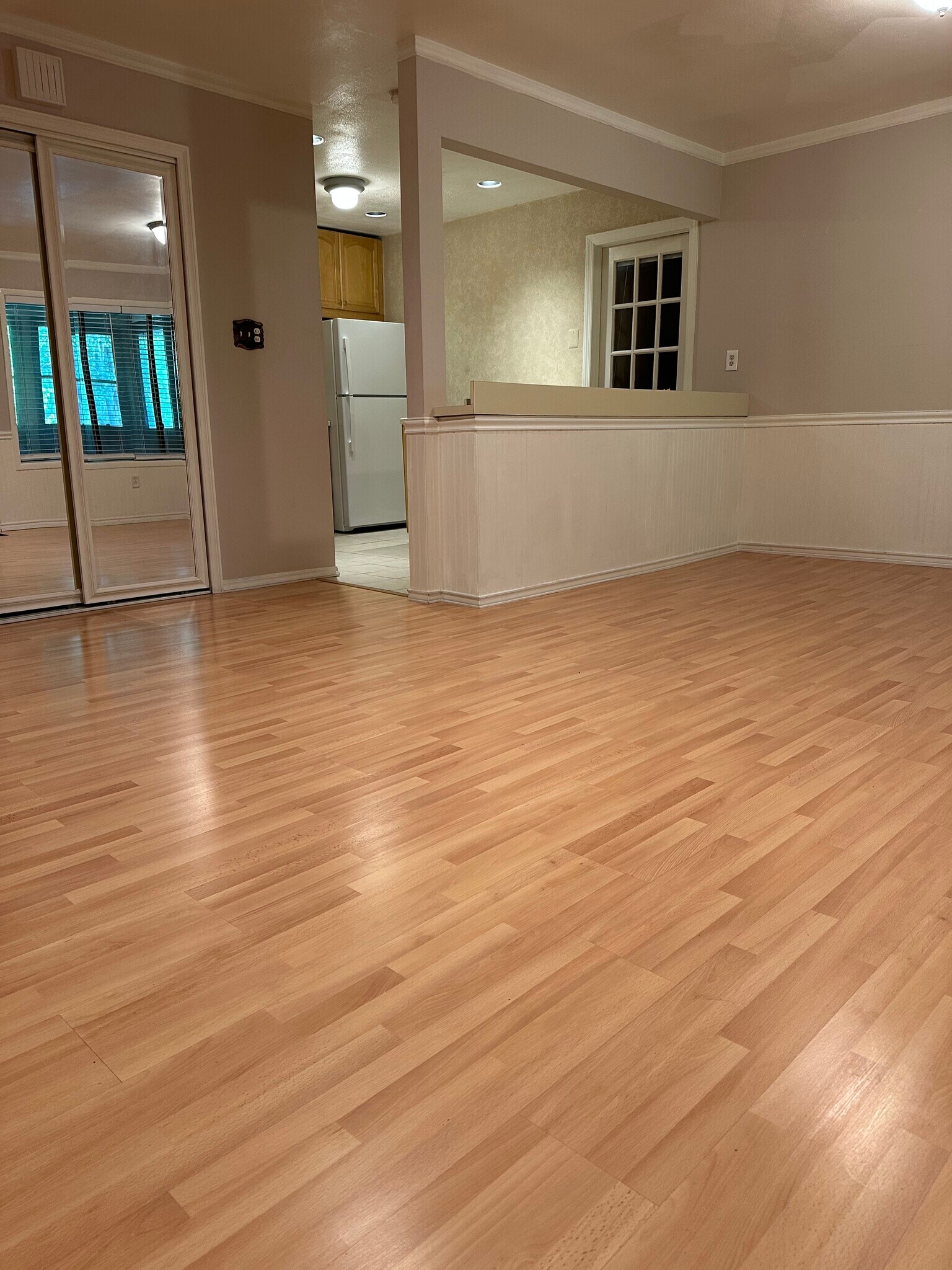 Building Photo - 111 Amberly Dr