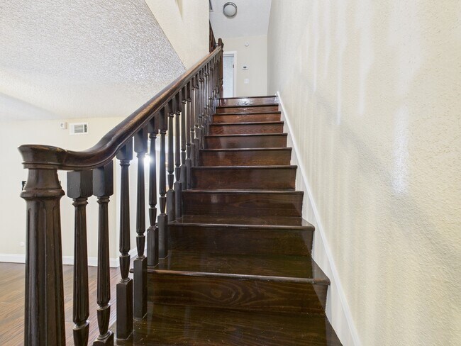 Building Photo - 6416 Bankside Dr