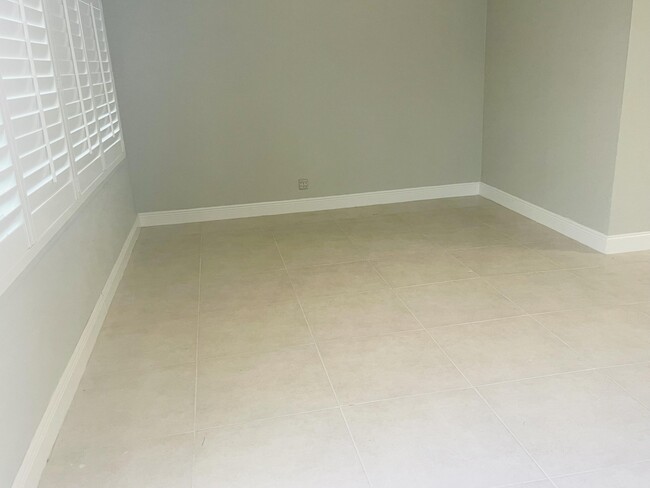 Building Photo - 768 Orchid Dr