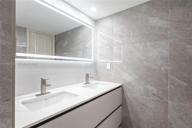 Building Photo - 2401 S Ocean Dr