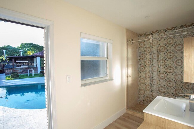 Building Photo - 6598 NW 113th Pl