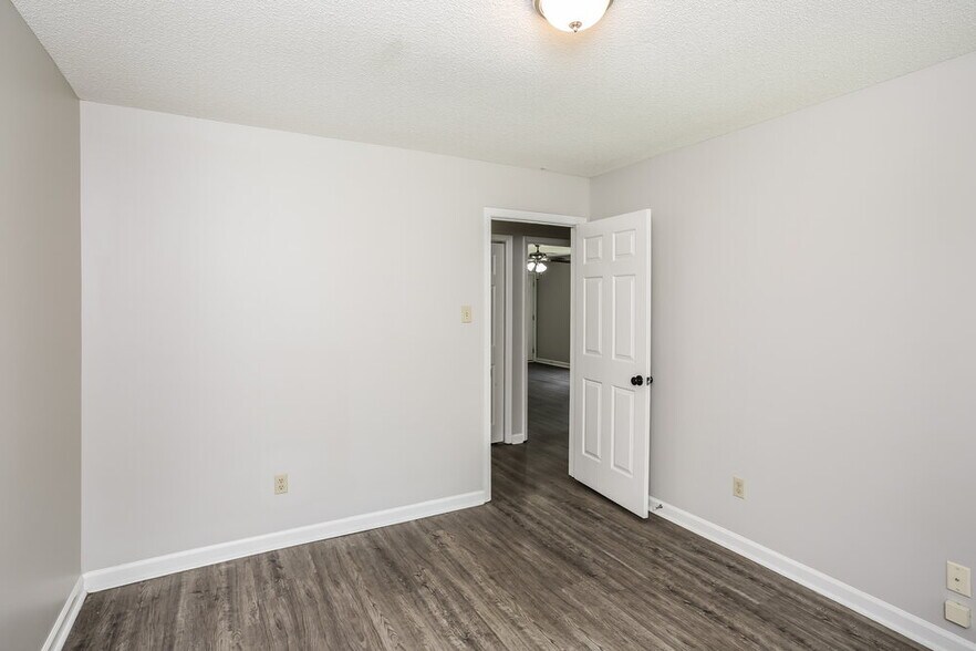 Building Photo - 7850 Deer Cove
