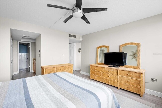 Building Photo - 450 Treasure Island Causeway