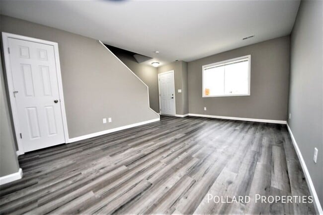 Building Photo - 1060 Arlington Way