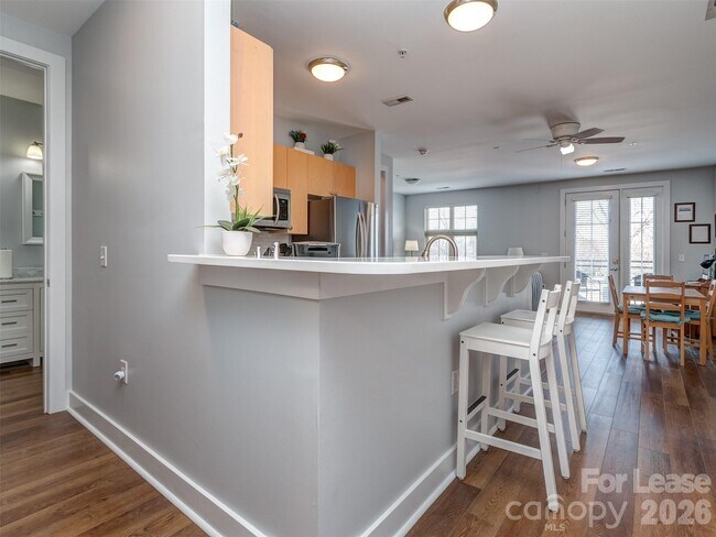 Building Photo - 1101 W 1st St