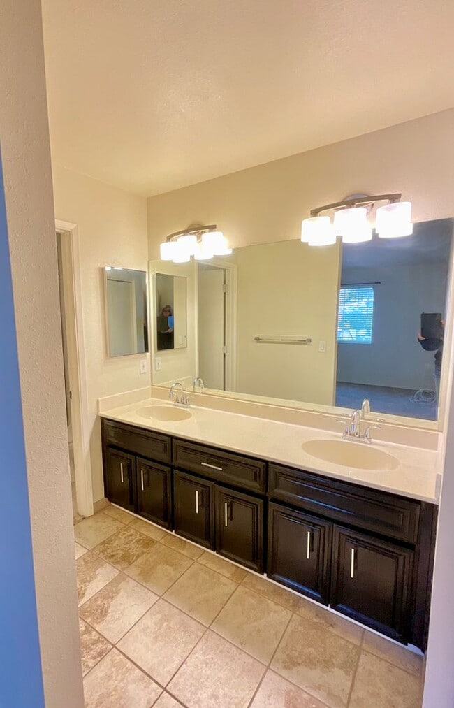 Building Photo - Northgate Village -  3 bedroom, 2.5 bath Townhouse!