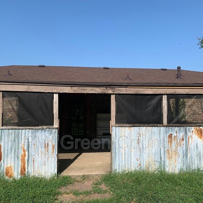 Building Photo - 241 Suburban Ln