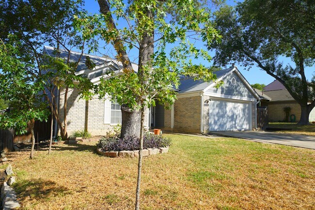 Building Photo - Great Home Near Randolph AFB - Realtor Com...