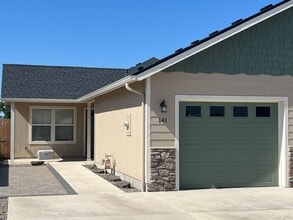 Building Photo - Newer Two bedroom/Two bath Duplex | Available Late July