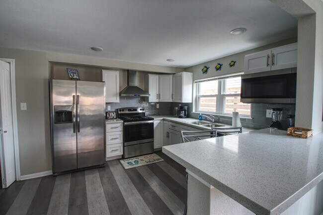 Building Photo - 1028 Avenue K
