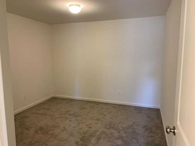 Building Photo - 101 Trails Way