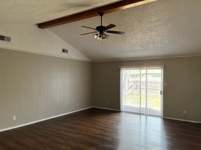 Building Photo - Nice 3 bedroom, 2 bath Home in College Hills West Available SOON!