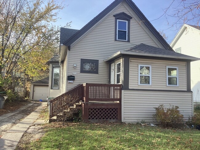 Building Photo - 3 bedroom Single Family ( Harambee )