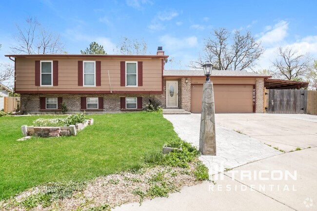 Building Photo - 11112 Dahlia Way