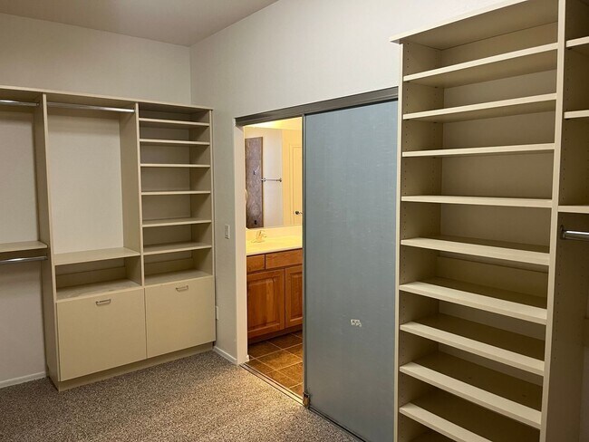 Building Photo - 14361 W Maui Ln