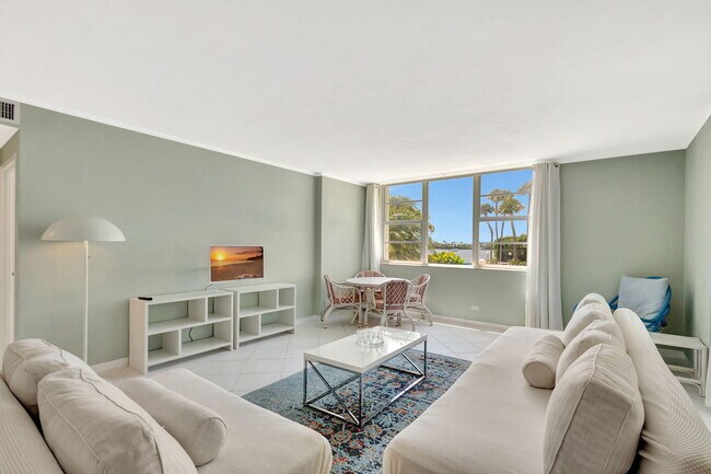 Building Photo - 2800 N Flagler Dr