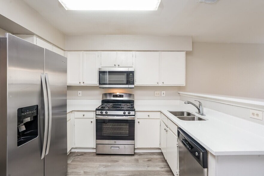 Building Photo - 5907 Beaconridge Dr