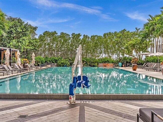 Building Photo - 121 NE 34th St