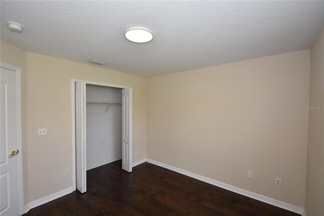Building Photo - 11 Zenith Ct