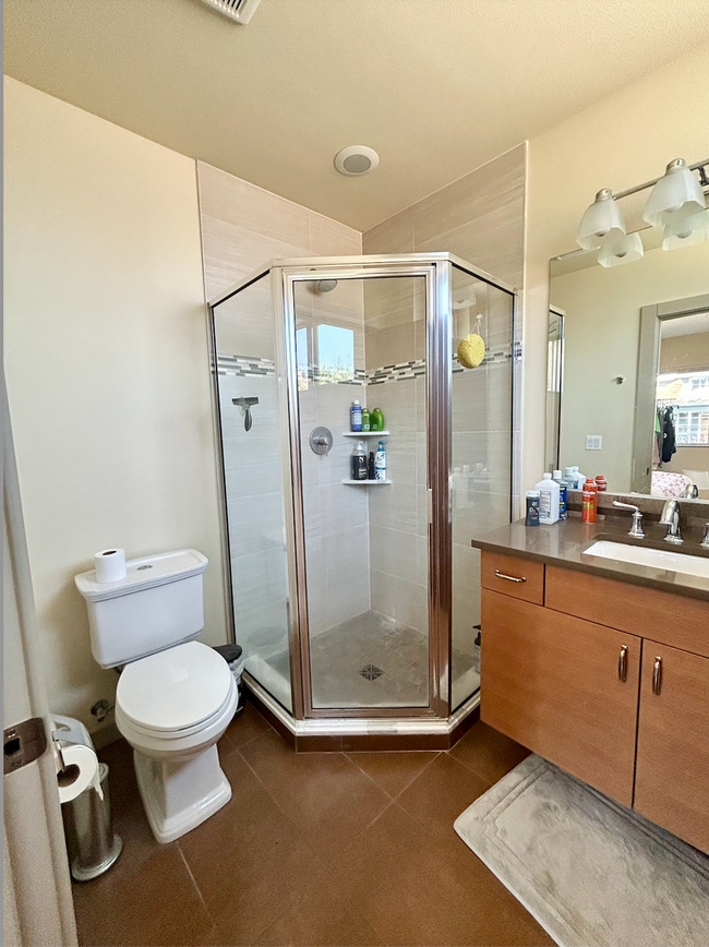 Building Photo - Capitol Hill/Cherry Hill Townhouse