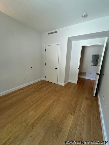 Building Photo - 83 Gardner St