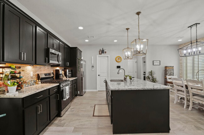 Building Photo - 4567 Marisabel Azcarate St
