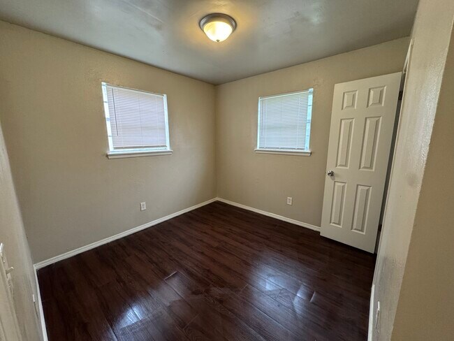 Building Photo - 5109 S Georgia Terrace