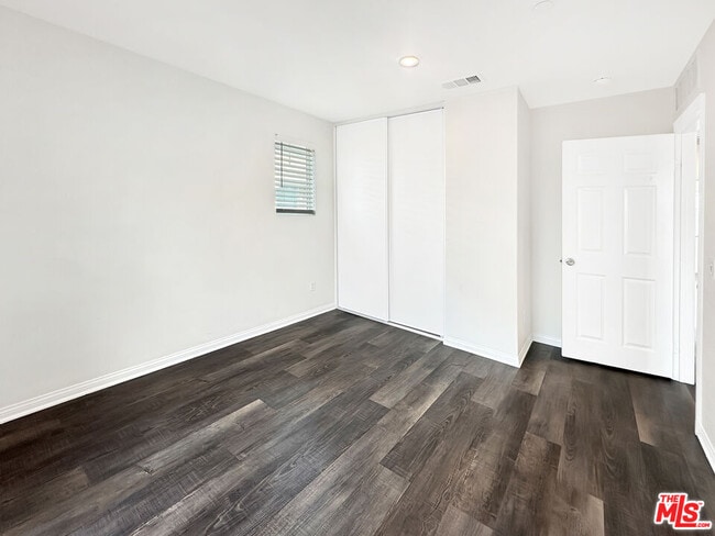 Building Photo - 27607 Sawtooth Ln