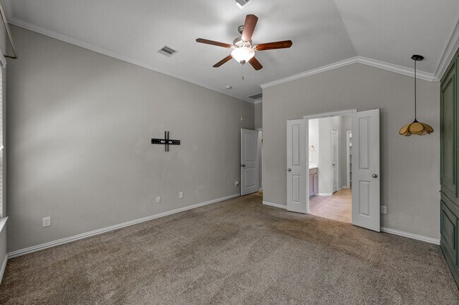 Building Photo - 122 S Bearkat Ct