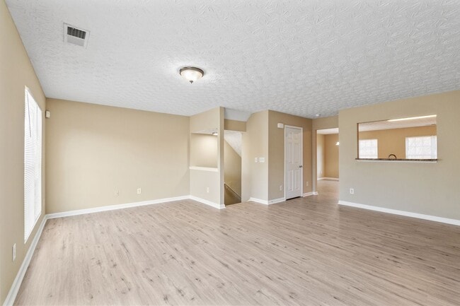 Building Photo - 3 Bedroom Townhome in Stonecrest!