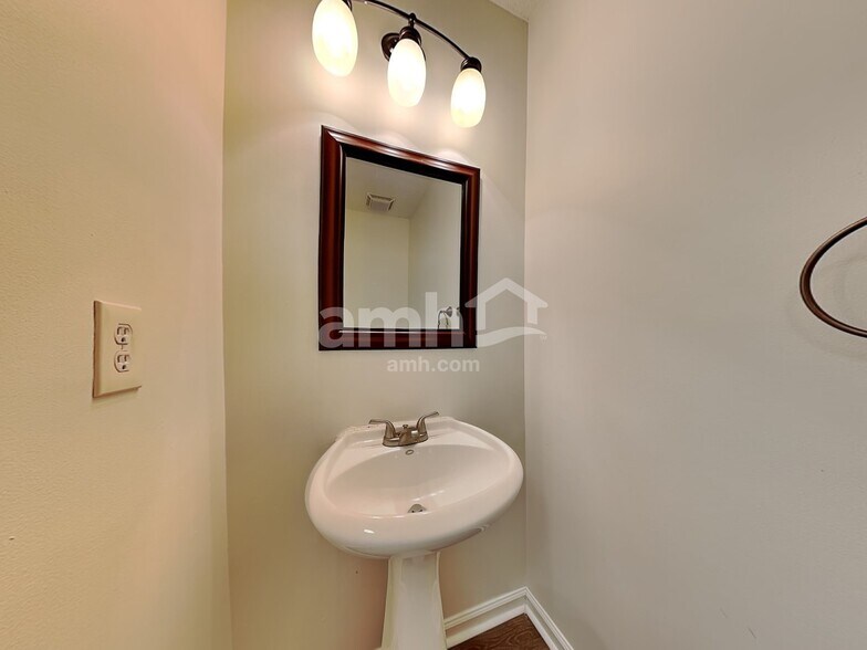 Building Photo - 1003 William Clark Trl