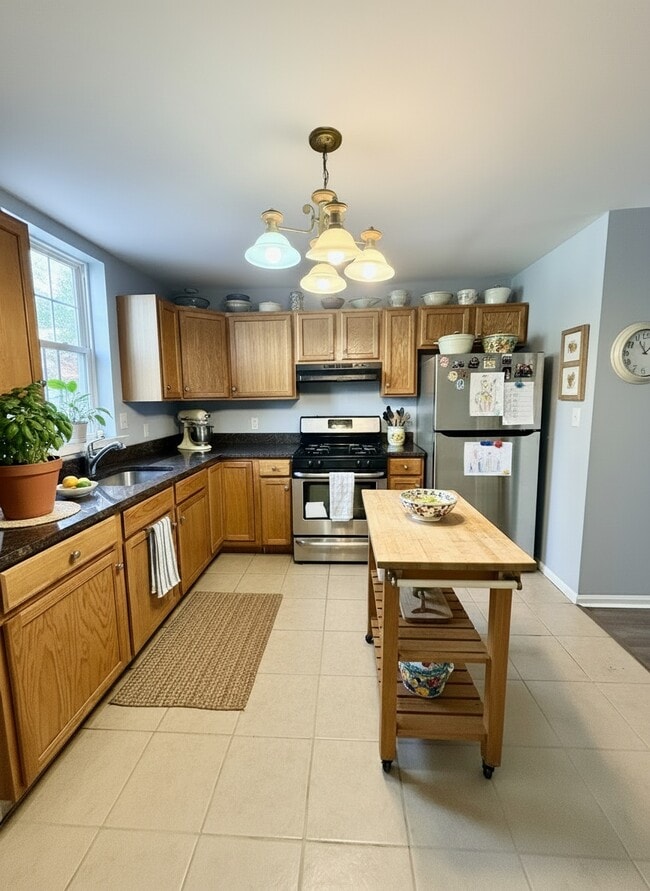 Building Photo - 2035 Watkins St