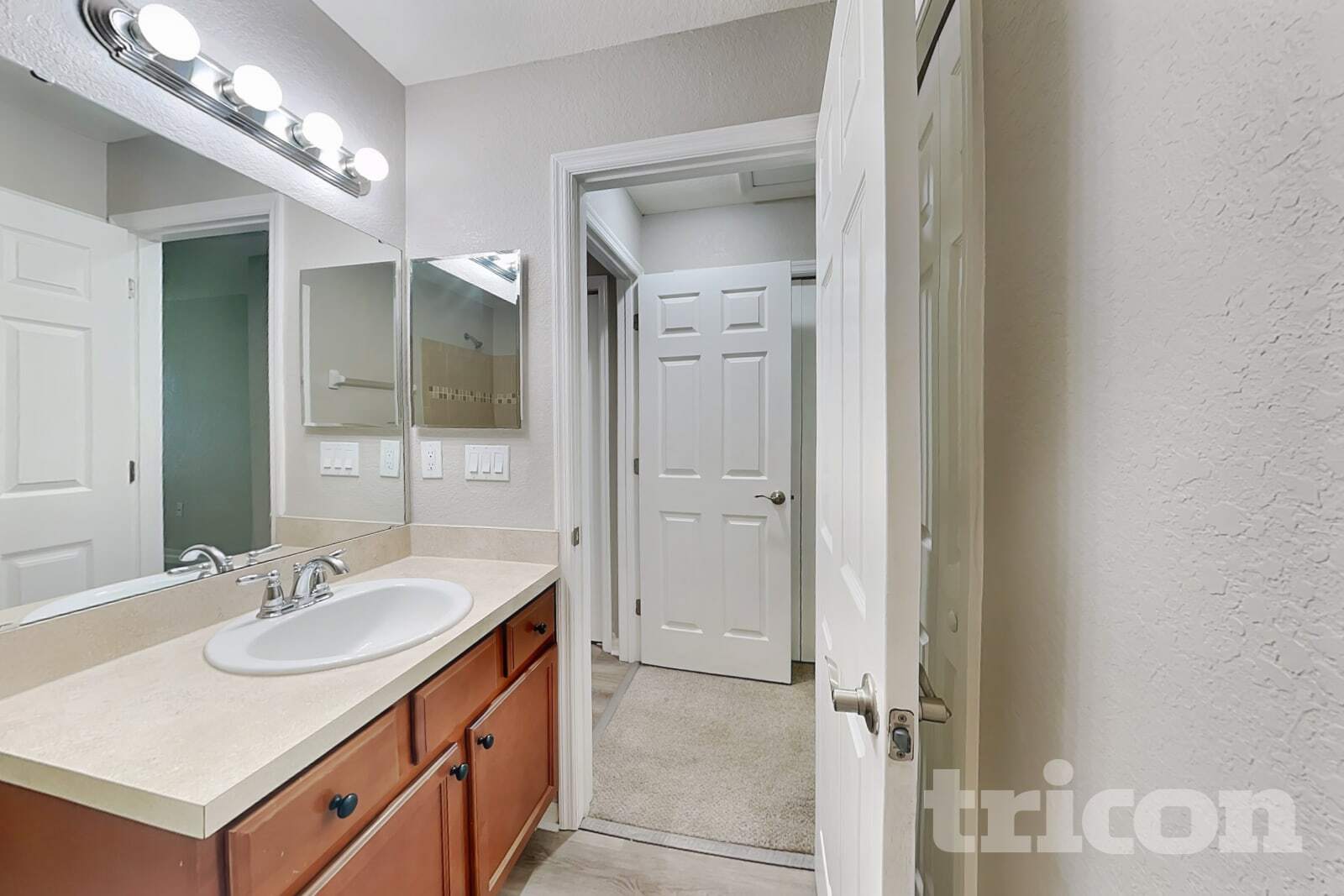 Building Photo - 921 Kingfisher Dr