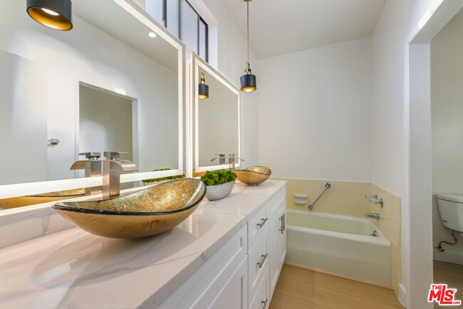 Building Photo - 1727 S Bentley Ave