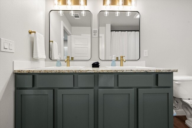 Building Photo - 2126 Langford Ave