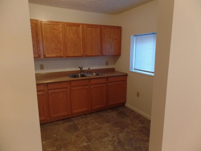 Building Photo - 669 Brown St