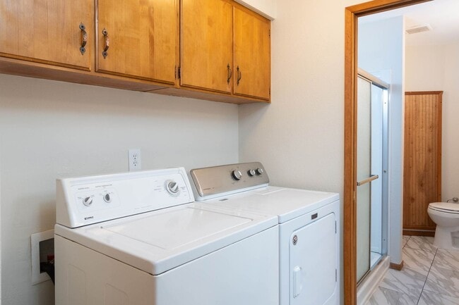Building Photo - West Hills 4 Bdrm+, 3 Bath Mid Century - A...