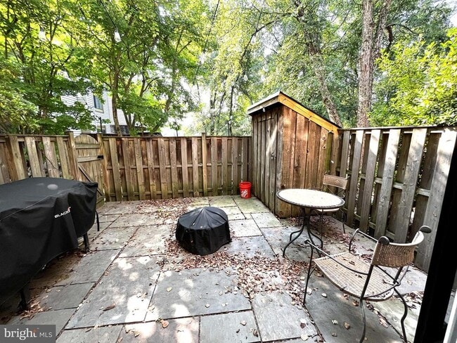 Building Photo - 10673 Spring Oak Ct