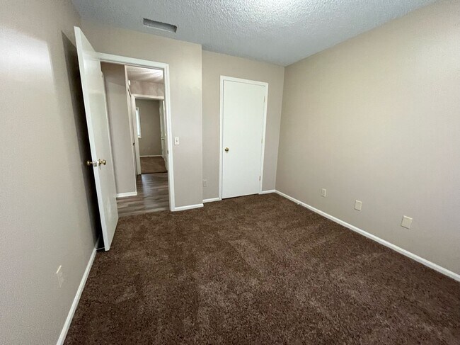 Building Photo - 5510 Columbine Ln