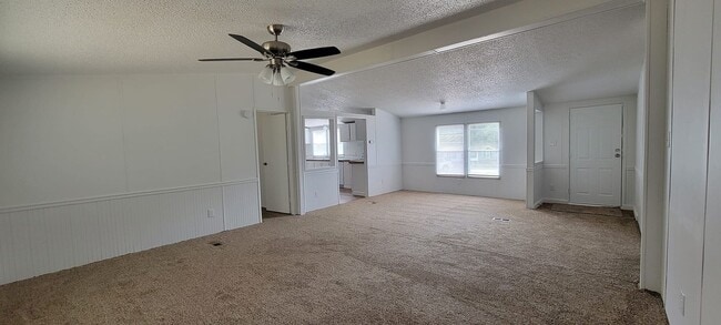 Building Photo - Ready to Move in