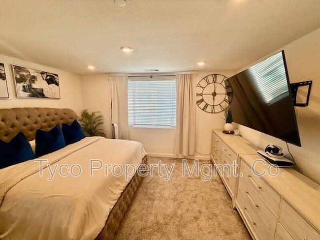 Building Photo - 2052 Vela Ln